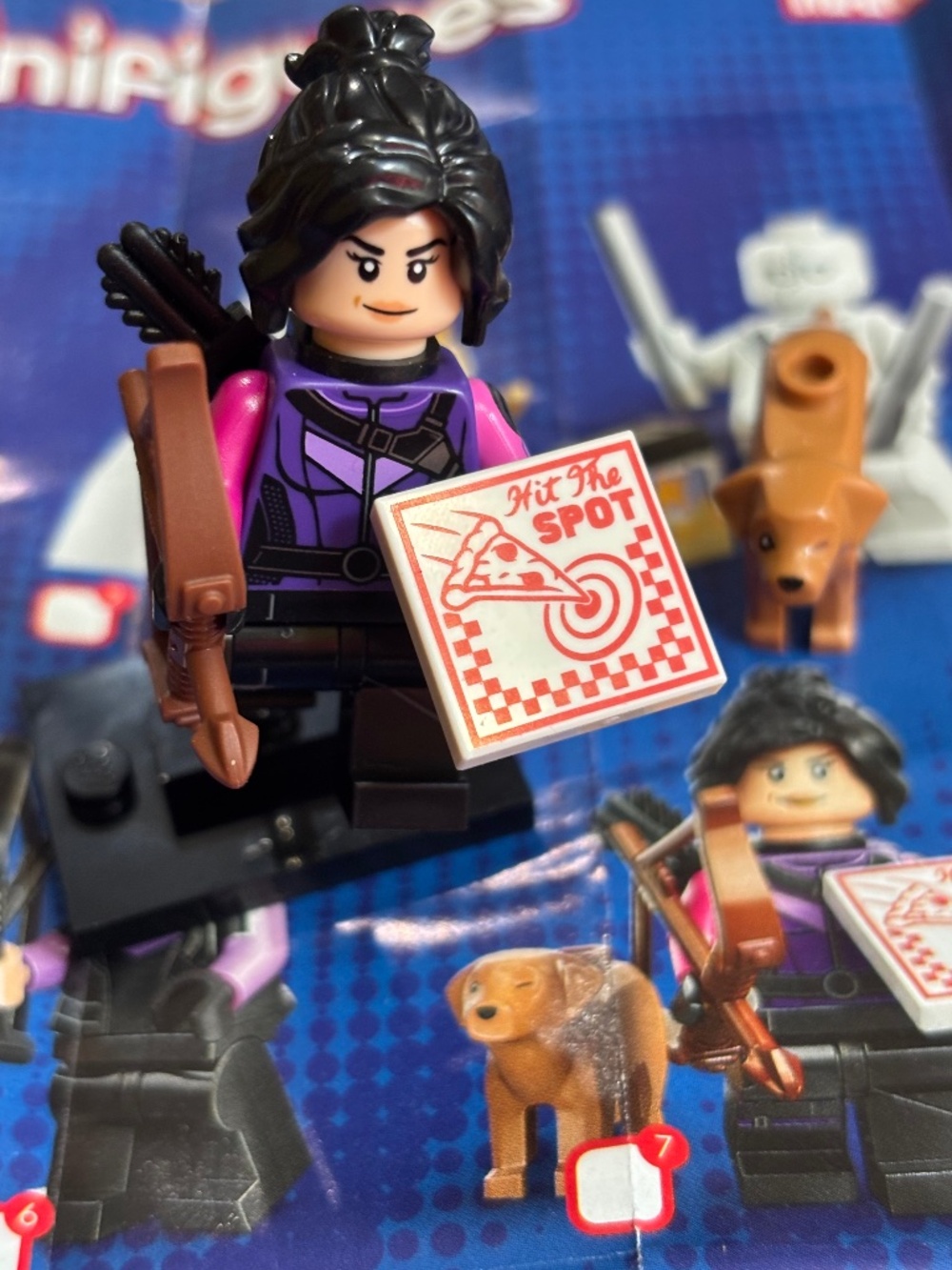 Kate Bishop, Marvel Studios, Series 2~Stand, Accessories & Pamphlet colmar2-7